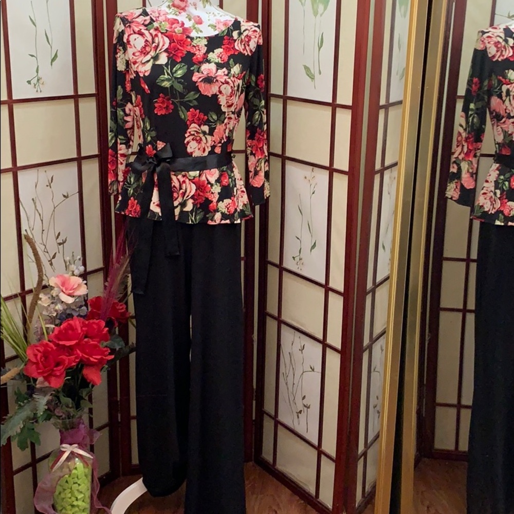 ♦️SOLD♦️ Beautiful black/floral bodysuit 💐 (NWOT) - Picture 2 of 9